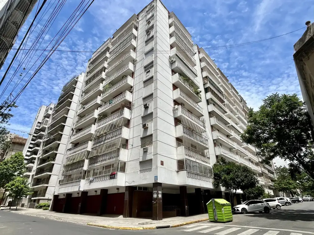 Departamento de 4 dormitorios en venta cochera amplio zona rio centro Rosario