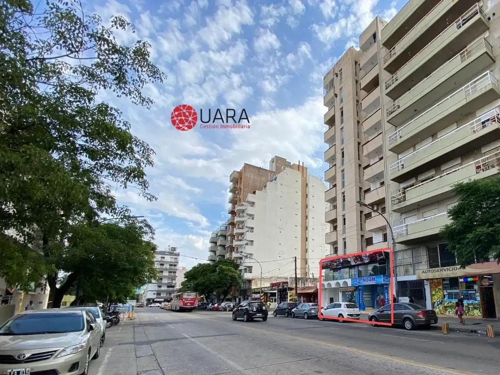 GRAN LOCAL EN VENTA FRENTE CENTRAL DE POLICIA (REF #5057)