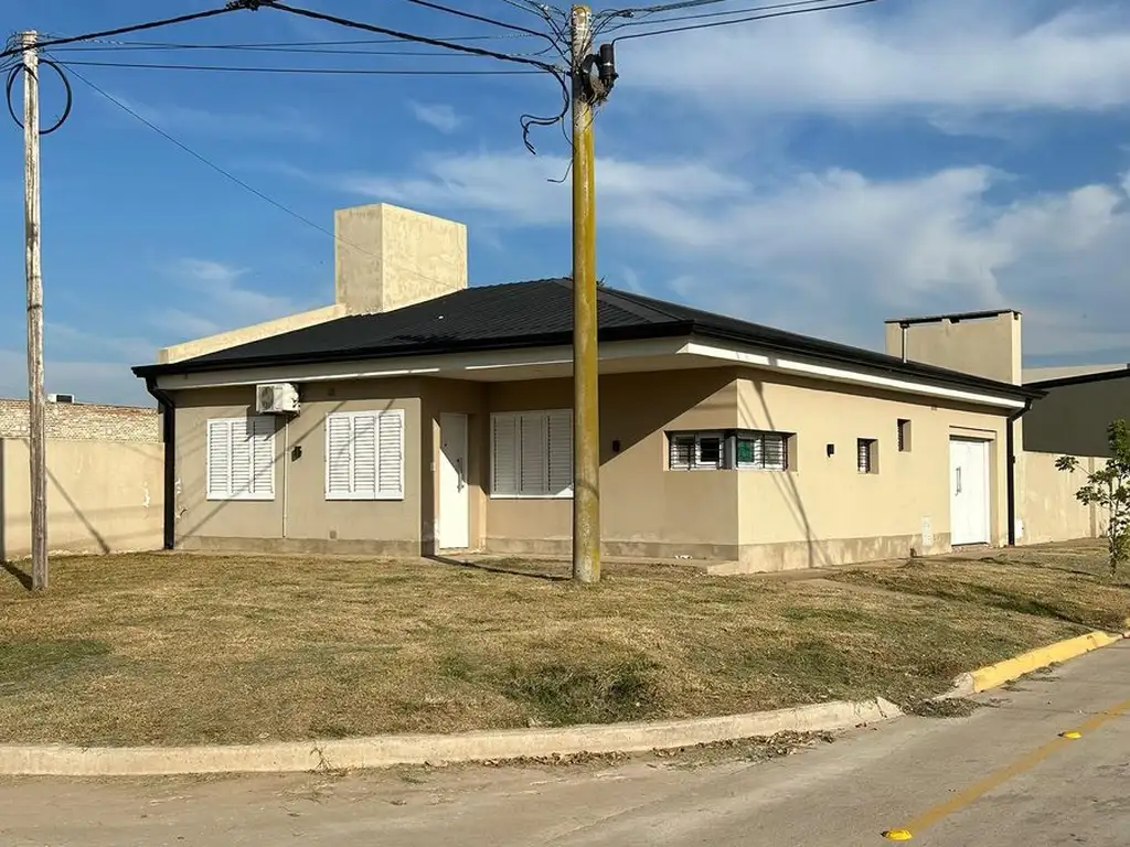 Casa sobre esquina en la localidad de Franck