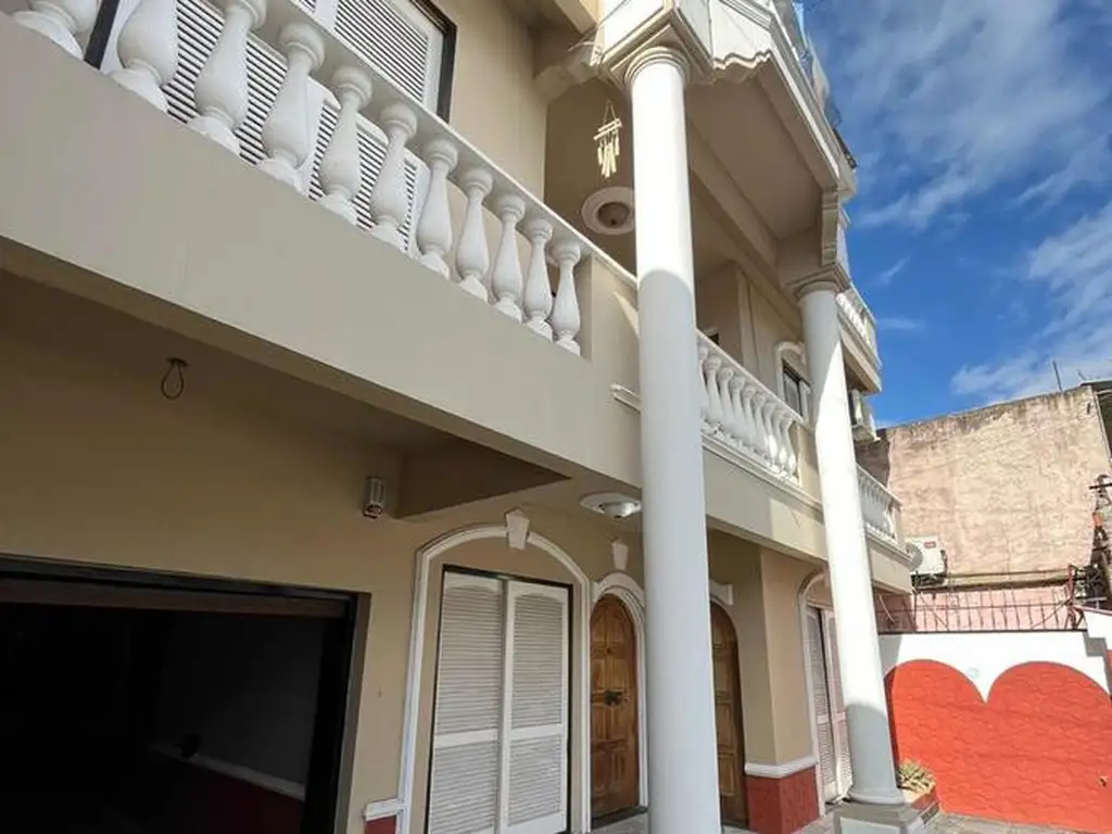 Casa en venta - 6 dormitorios 5 baños - 300mts2 - Tablada