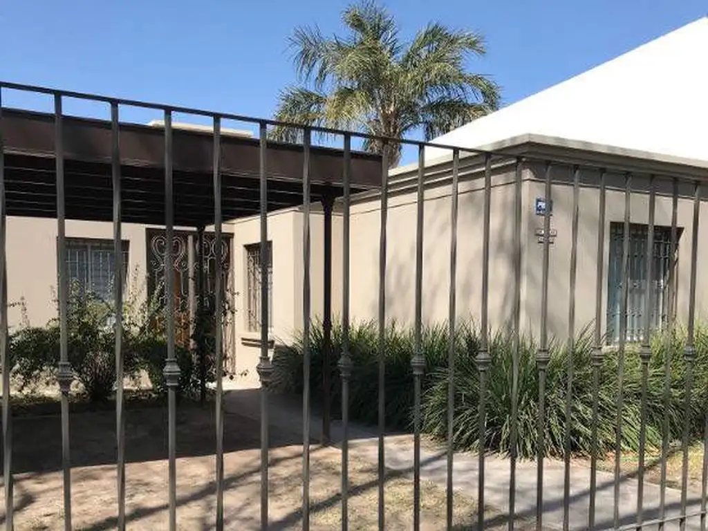 ARGUELLO- CASA EN VENTA  EN MEJOR ZONA