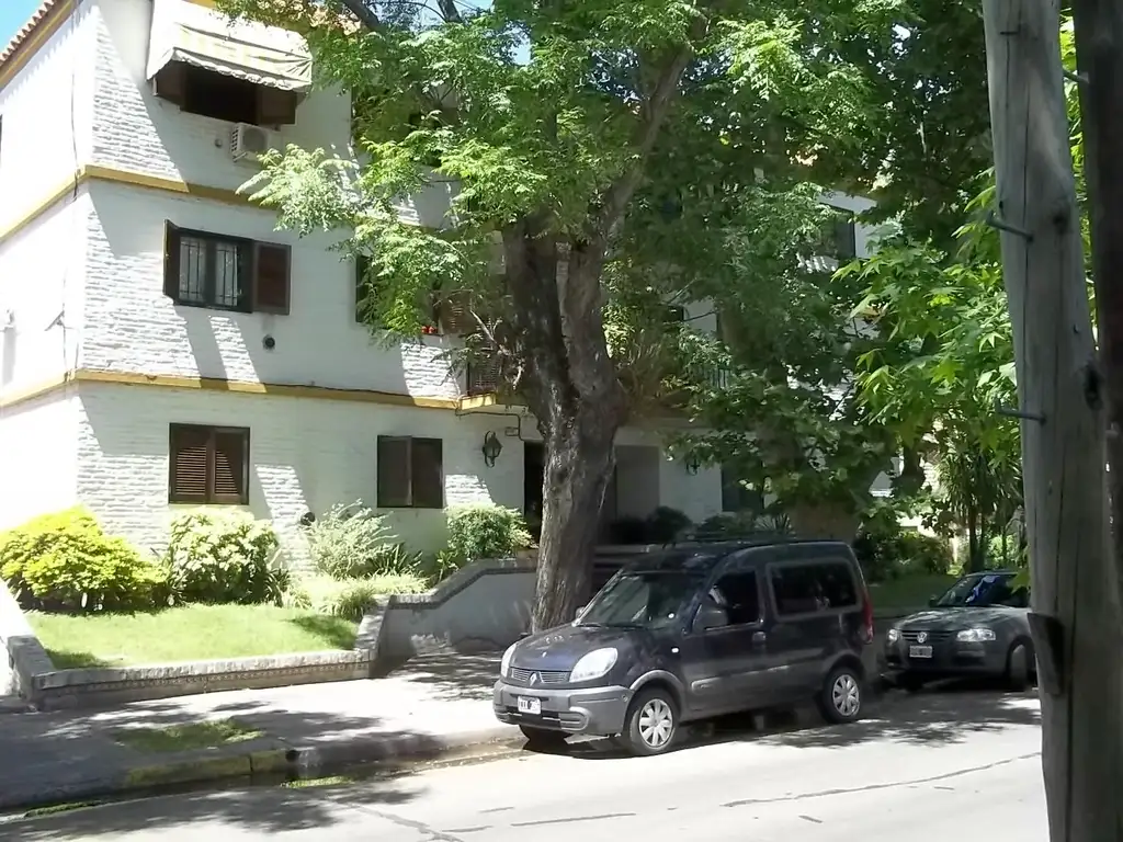 ALQUILADO   EXCELENTE DEPTO 3 AMB CON COCHERA AL FRENTE CON BALCON EN LA MEJOR ZONA DE MARTINEZ