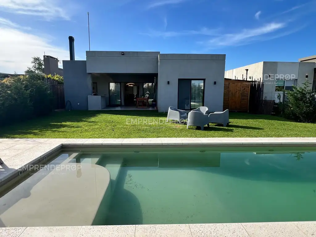 Hermosa casa en venta barrio privado c/ pileta San Ramiro, Pilar del este