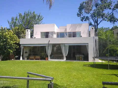 Espectacular casa super moderna en San Carlos Country Club