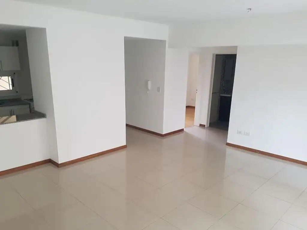 EXCELENTE DEPARTAMENTO DE 3 AMBIENTES CON BALCÓN TERRAZA Y COCHERA DOBLE