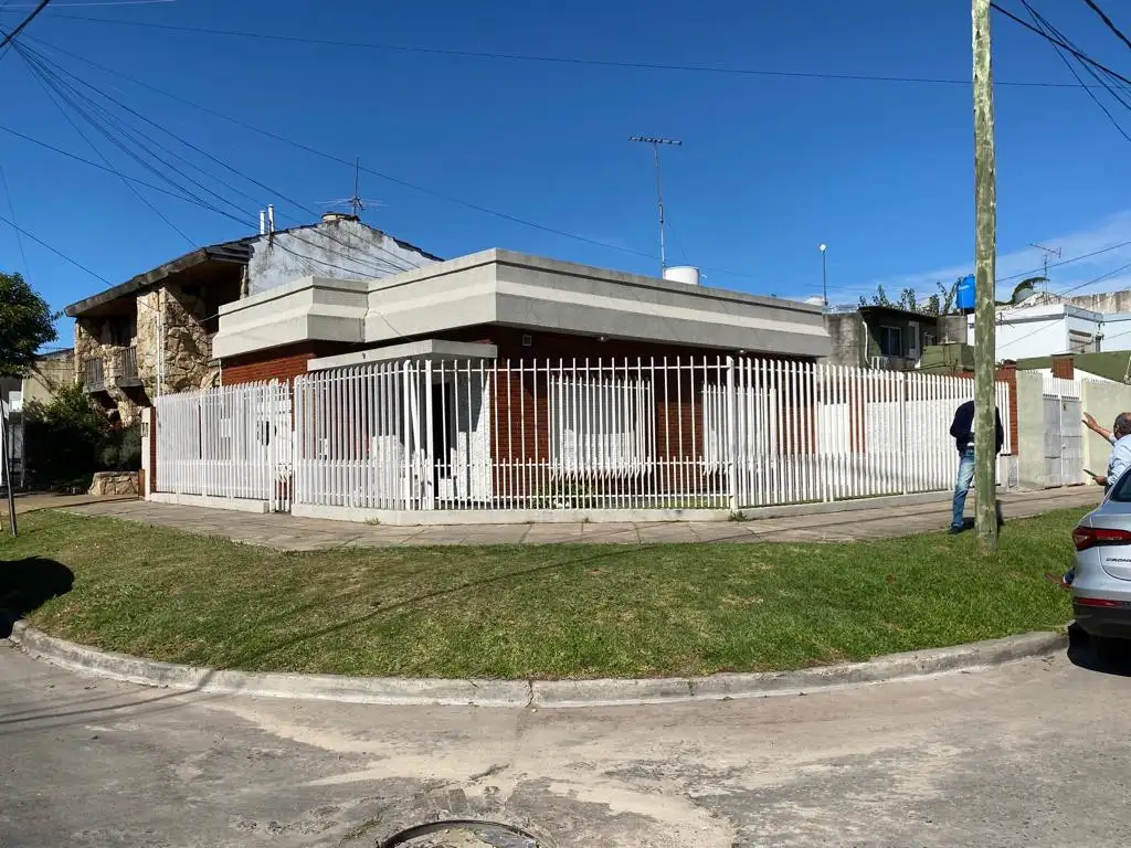 VENTA DE CASA EN MORON SUR, MUY LINDA UBICACION!