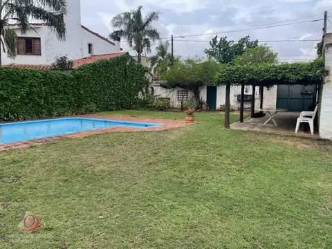 URCA- CASA DE 3 DORMITORIOS-IMPECABLE ESTADO-