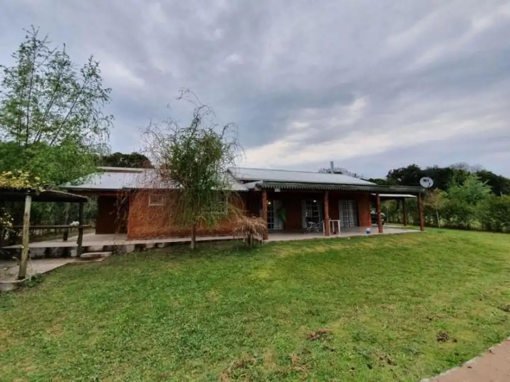 Casa Quinta, Dos Dormitorios Con Pileta En Barrio Abadia