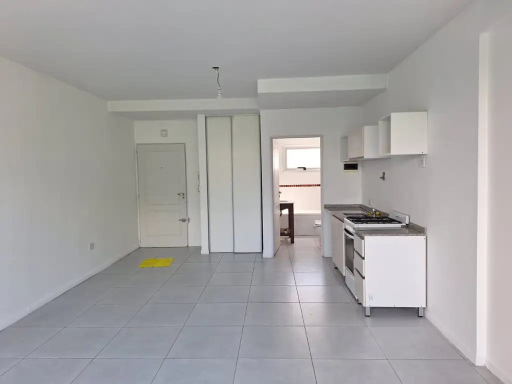 1 Ambiente Semi Estrenar Frente con Balcon 33 m² vista abierta