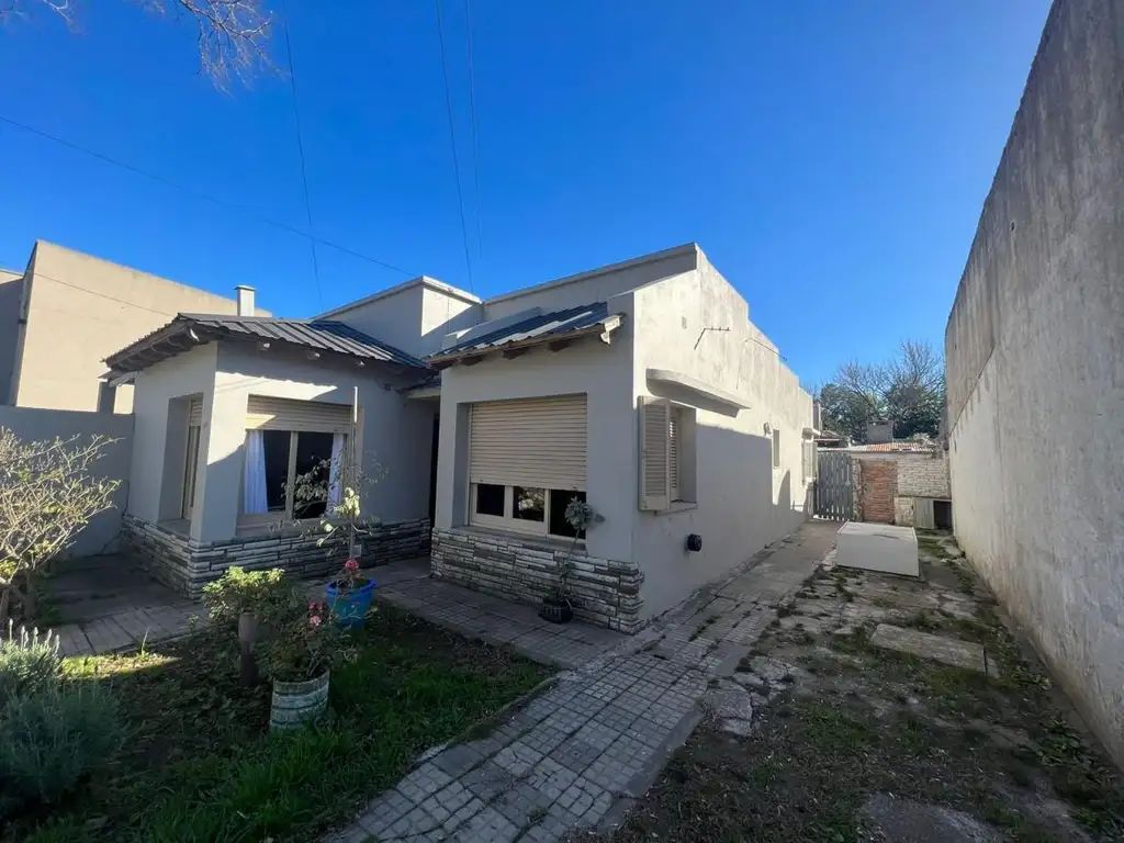 Casa en venta - 2 Dormitorios 1 Baño - 214Mts2 - Verónica, Punta Indio