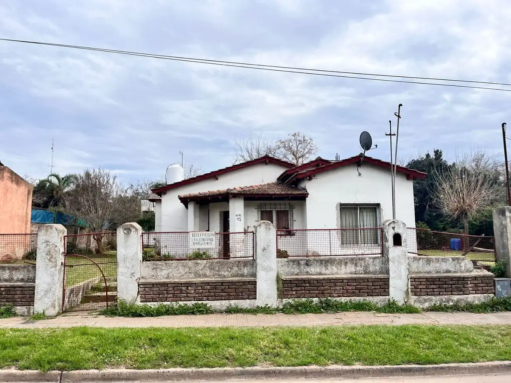 2 LOTES CON IMPORTANTE UBICACIÓN COMERCIAL, CON CASA A RECICLAR