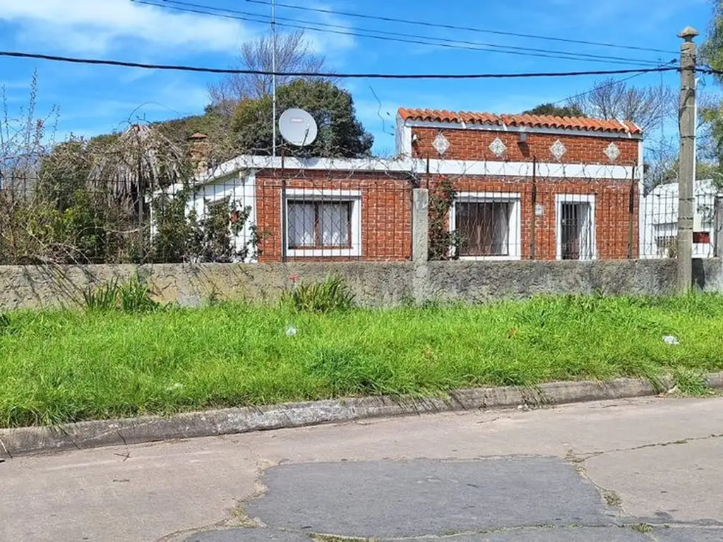 Venta Casa y Terreno Lezica