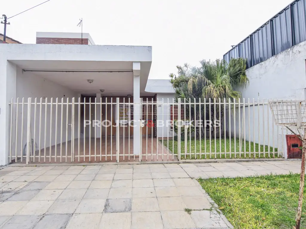 Preciosa casa en venta en Castelar Norte