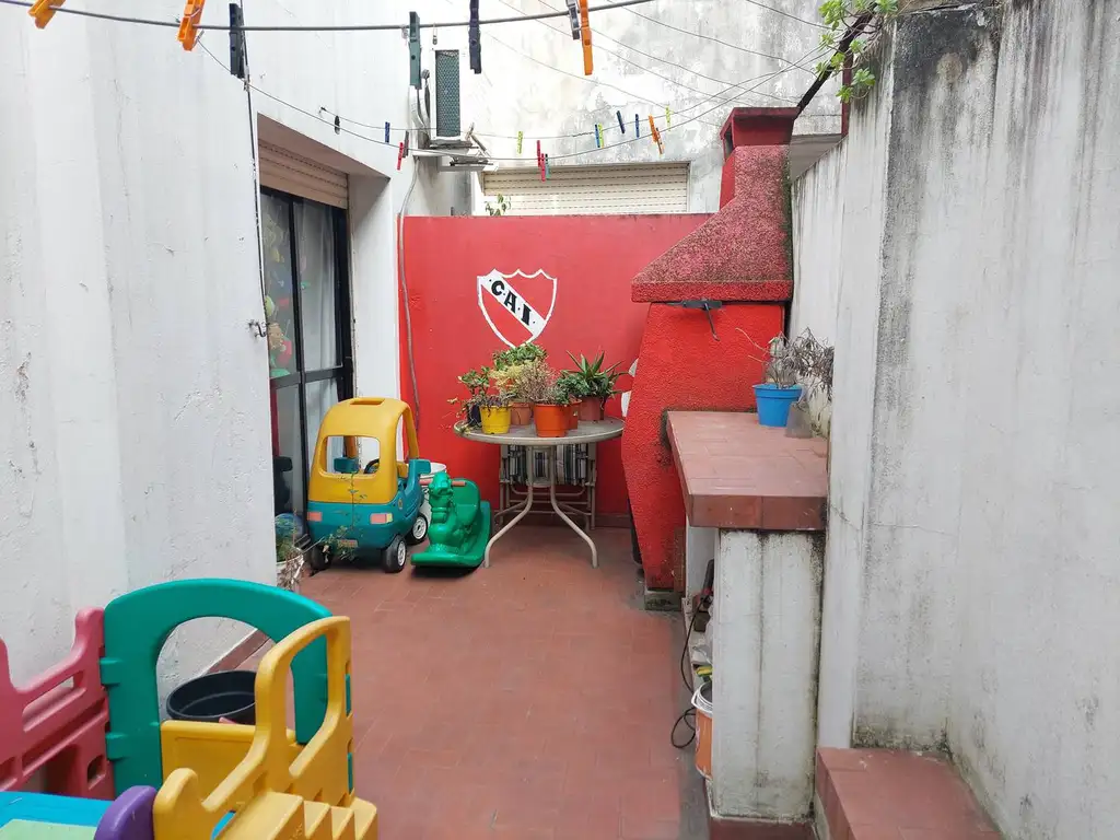 Venta PH 4 ambientes con patio y parrilla en Boedo