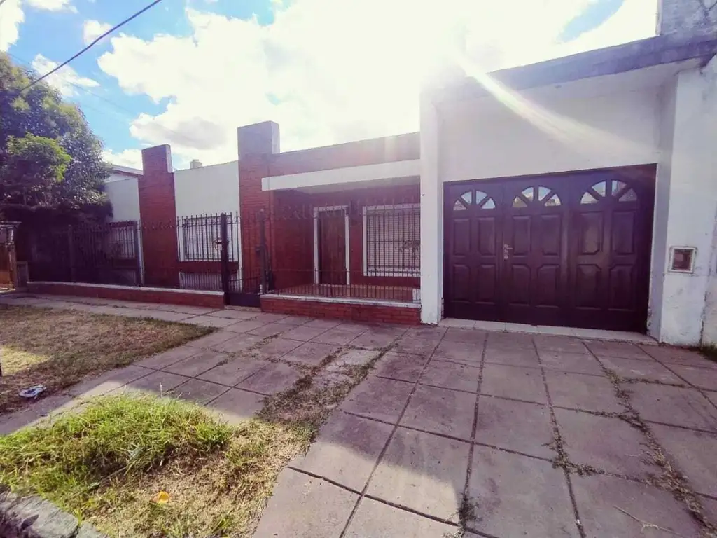 VENTA CASA 3 AMBIENTES CASTELAR