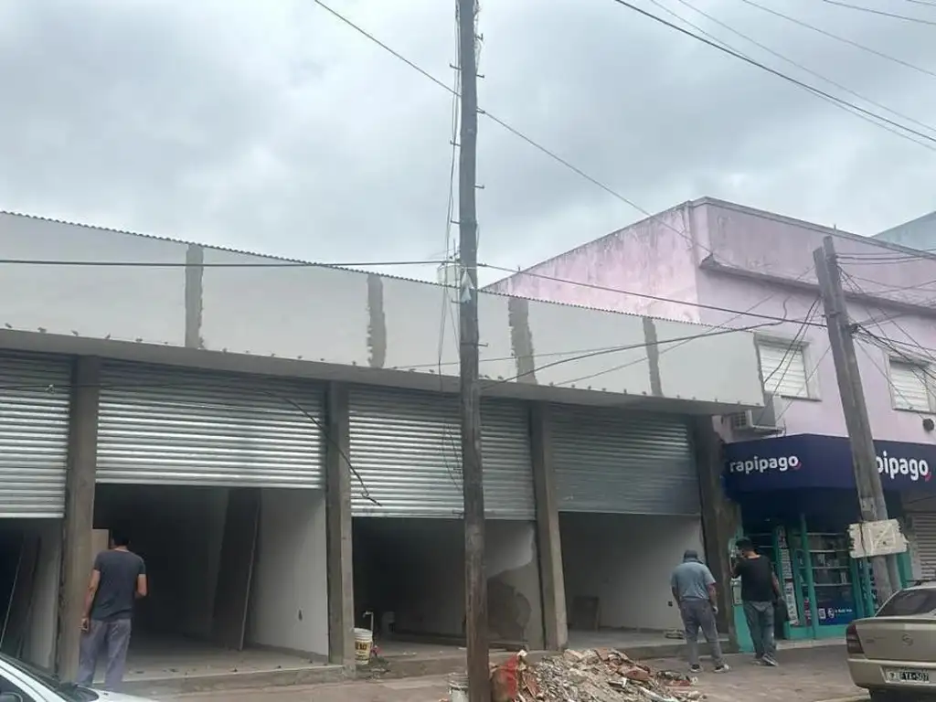 ALQUILA LOCALES A ESTRENAR CON PATIO Y ENTREPISO, CENTRO COMERCIAL JOSE L. SUAREZ