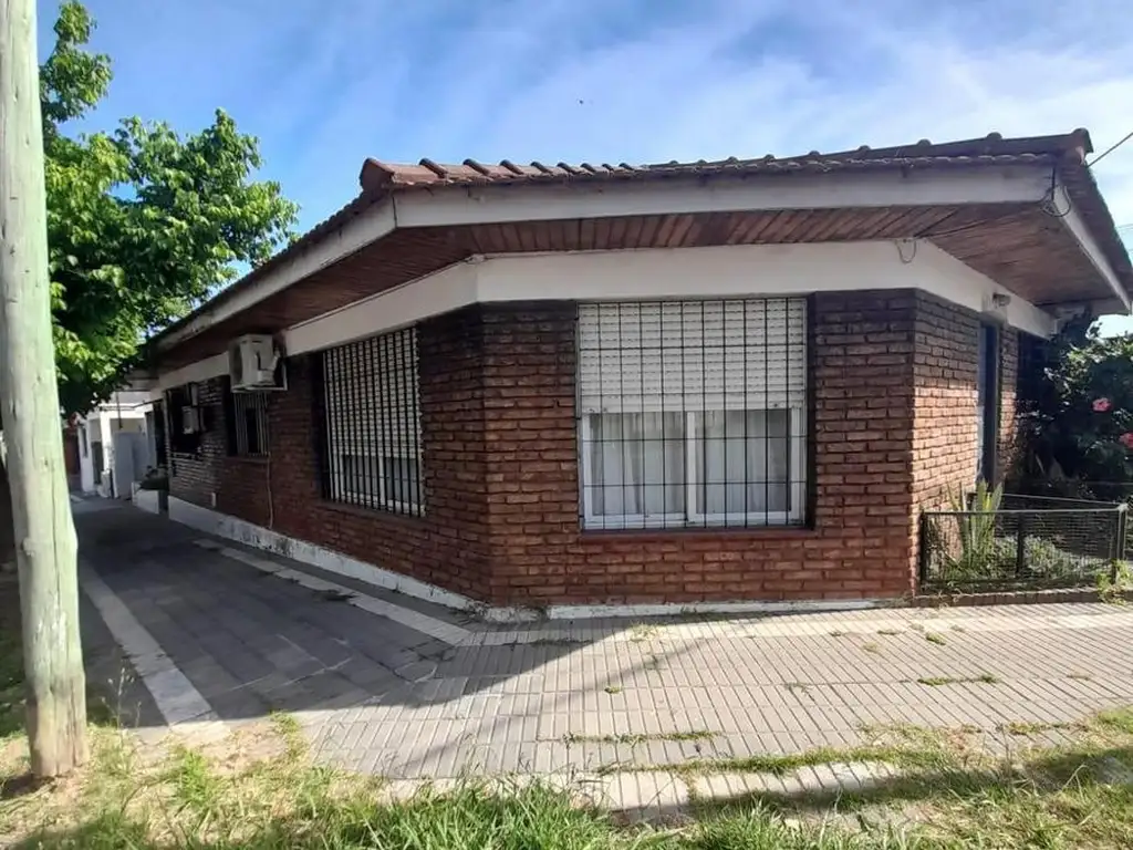 3 AMB. COCHERA, PATIO Y TERRAZA - INDEPENDIENTE AL FRENTE