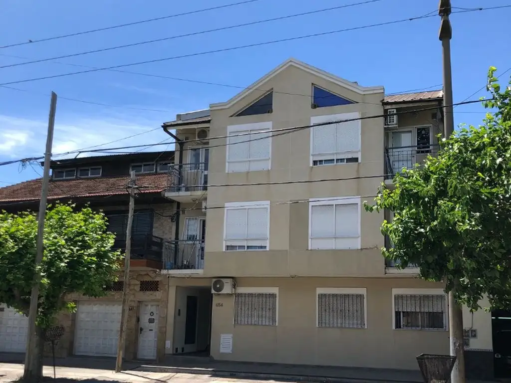 VENDO DEPTO 2 AMBIENTES CON PATIO SOBRE PALACIOS RAMOS MEJIA