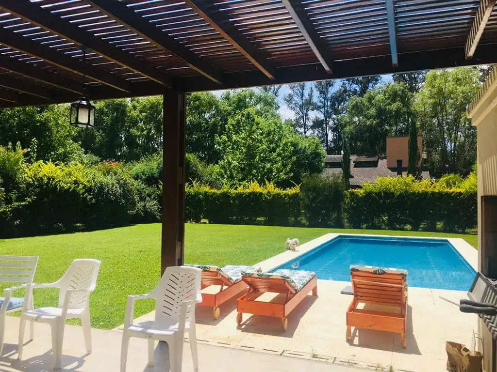 CASA ALQUILER VERANO CON PILETA - LA PEREGRINA