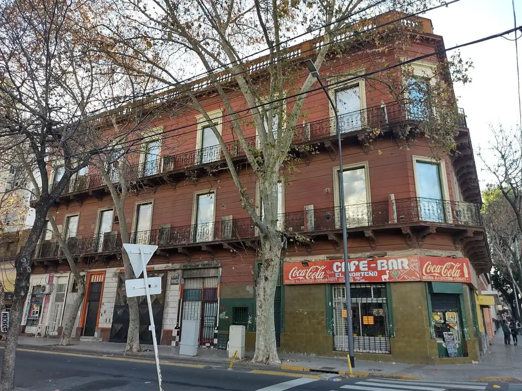 Excelente Esquina Comercial / Salta y Pavón