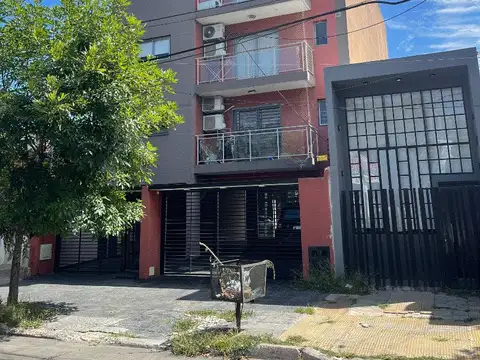 DEPARTAMENTO DE 3 AMBIENTES EN DUPLEX 4TO PISO CON BALCON