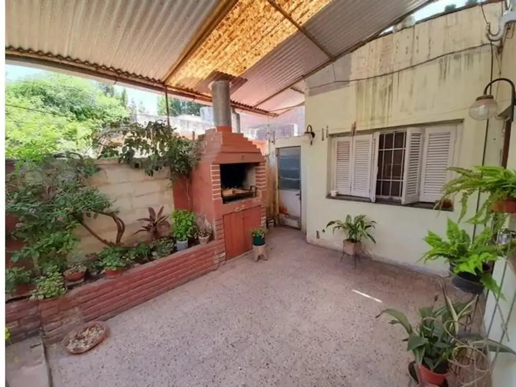 VENTA CASA AL FRENTE BARRIO  SAENZ PEÑA