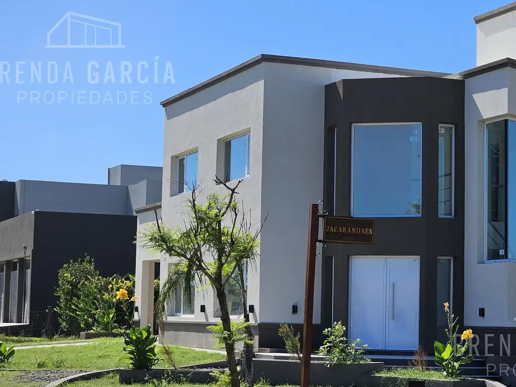 Casa Desde El Pozo En Venta - Colón