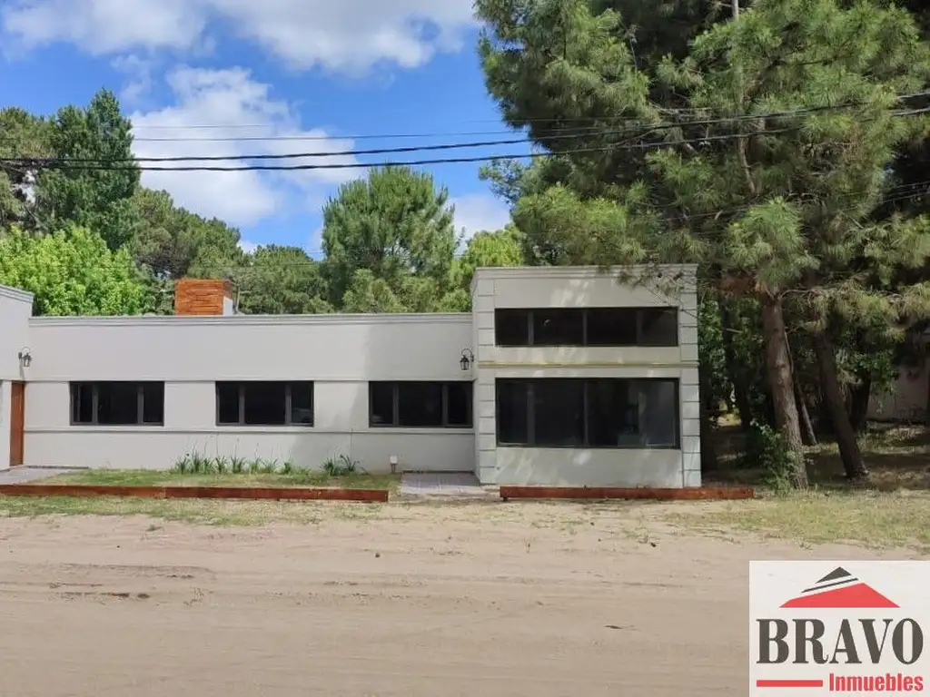 Casa en venta de 3 dormitorios c/ cochera en Mar de las Pampas