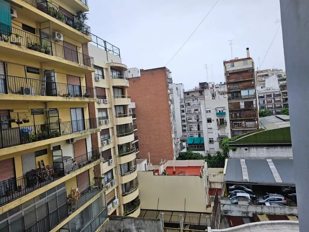 VENTA MONOAMBIENTE DE 25 MTS AL CONTRAFRENTE MUY LUMINOSO, COCINA INTEGRADA, EN PALERMO