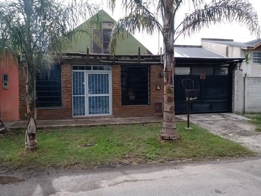 CASA EN RANELAGH C/ LOCAL EN P.B U$S 79.000.-