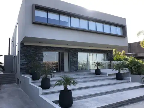 Albanueva - Casa en venta y alquiler con vista al Río - Impecable estado!