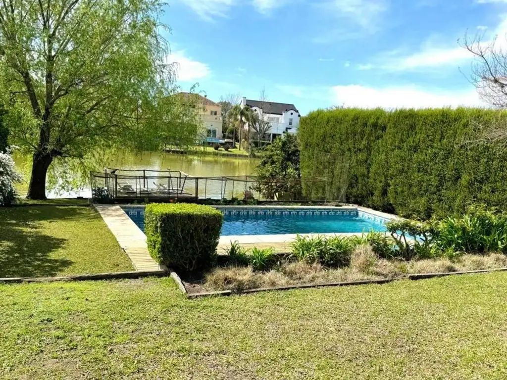 Venta casa a la laguna Barrancas del Lago Nordelta