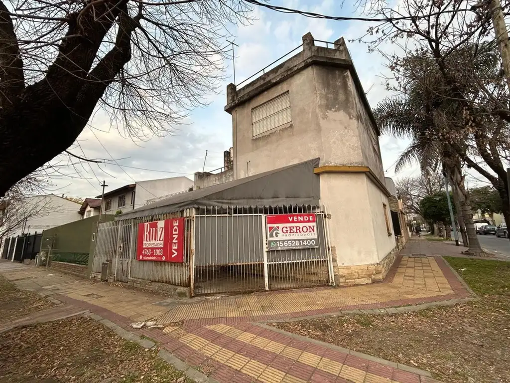 CASA EN ESQUINA 4 AMBIENTES - A 200 MTS DE PARANA