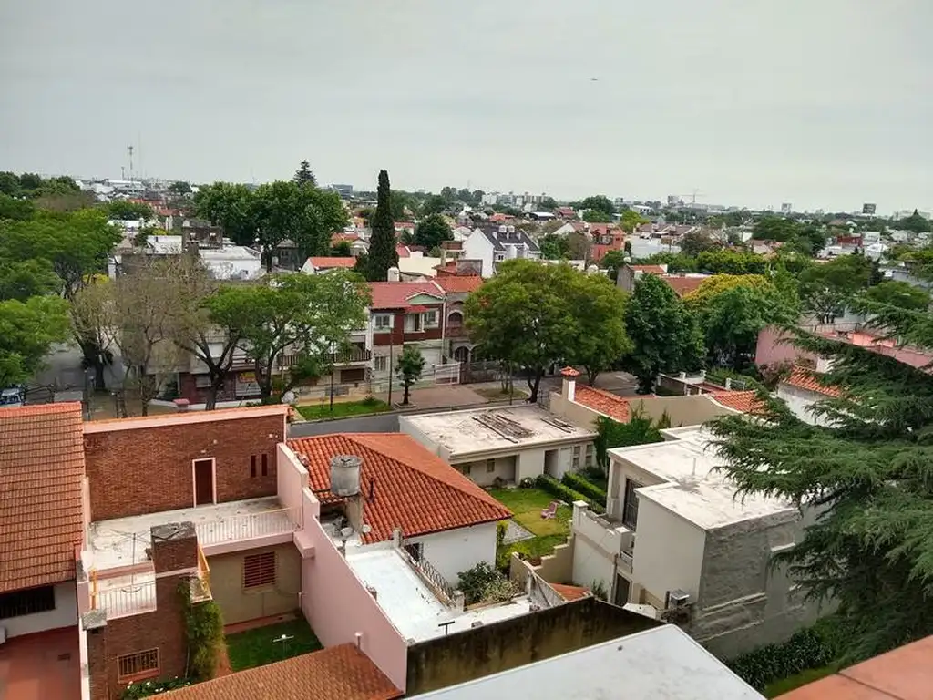 Departamento 2 ambientes con vista abierta. Escucha ofertas en venta