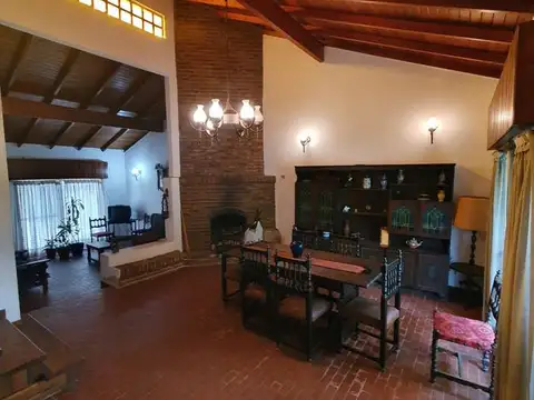 Casa en venta - 2 dormitorios 2 baños - patio parrilla - 600mts2 - Manuel B Gonnet