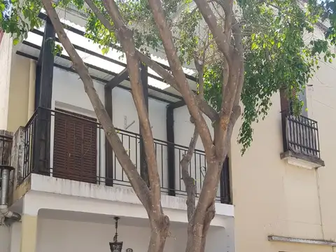 CASA 5 AMBIENTES EN ALQUILER EN 2 PLANTAS " EXCELENTE UBICACION" A 3 CUADRAS DE AV. RIVADAVIA