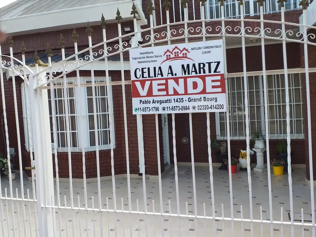 VENTA CASA DE DOS PISOS EXCELENTE