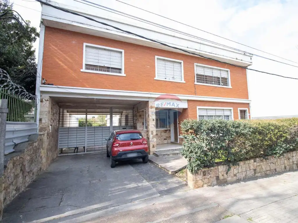 Venta gran casa en Buceo + 2 apartamentos.