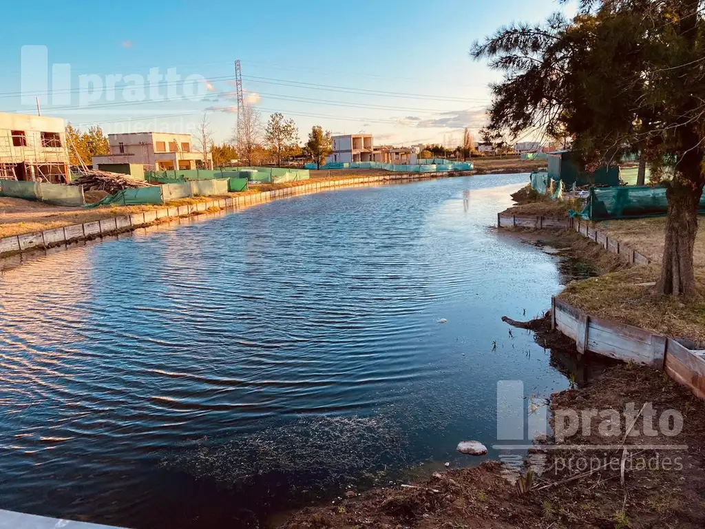 Lote a la laguna, Barrio Laguna Grande