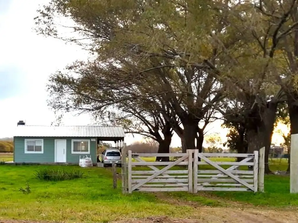 Casa En Venta En Pareja Pavón, Pocos Años De Edificación