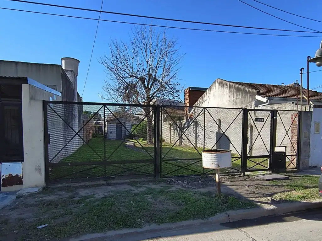 Casa en imperdible terreno - Rincon de Milberg