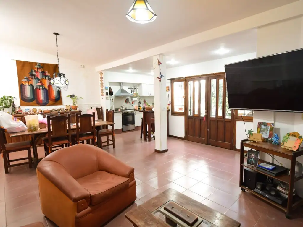 VENTA CASA 4 AMB. CON PATIO Y PARRILLA APTO CRED.