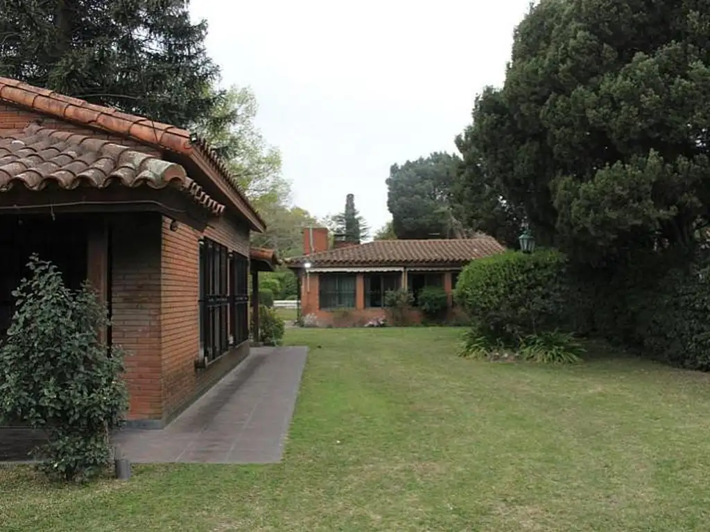 Casa quinta con gran terreno en barrio El Trébol.. La Unión, Ezeiza.