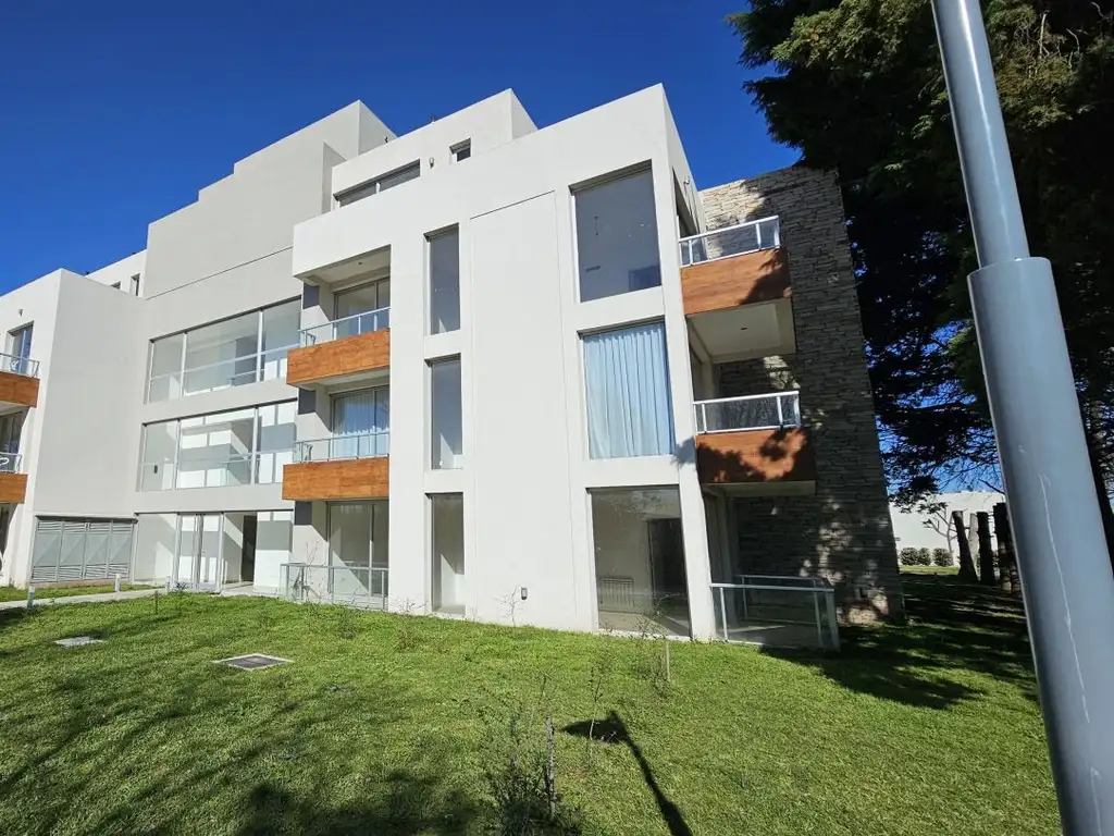 VENTA DEPARTAMENTO TIPO DUPLEX 4 AMBIENTES EN CANNIG