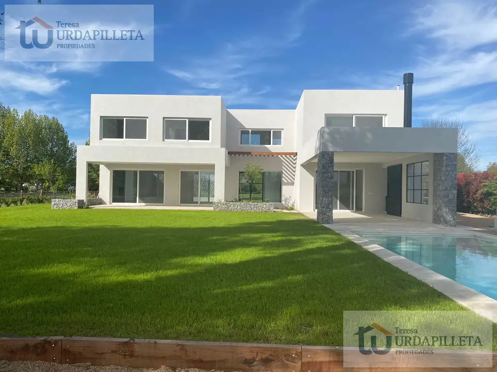 Casa en venta en Pilara con vista al campo de golf en  La Berlina