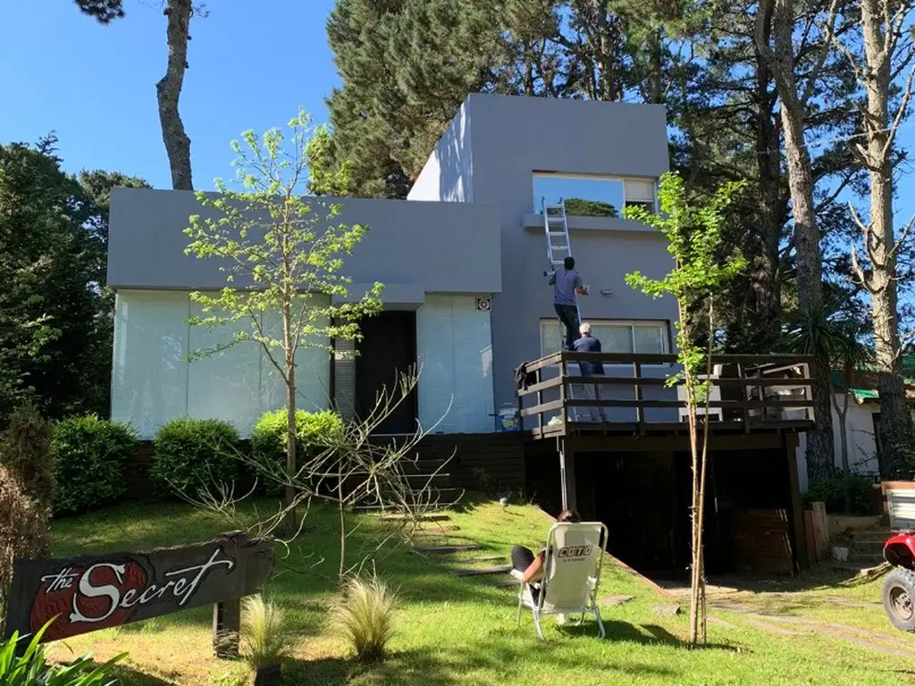 CASA MINIMALISTA EN LO MEJOR DE COSTA DEL ESTE.