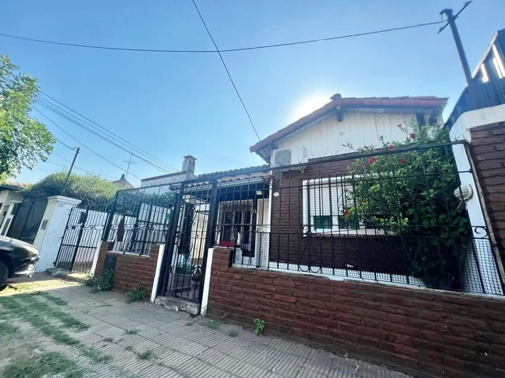 Casa en PH de tres ambientes en planta baja.