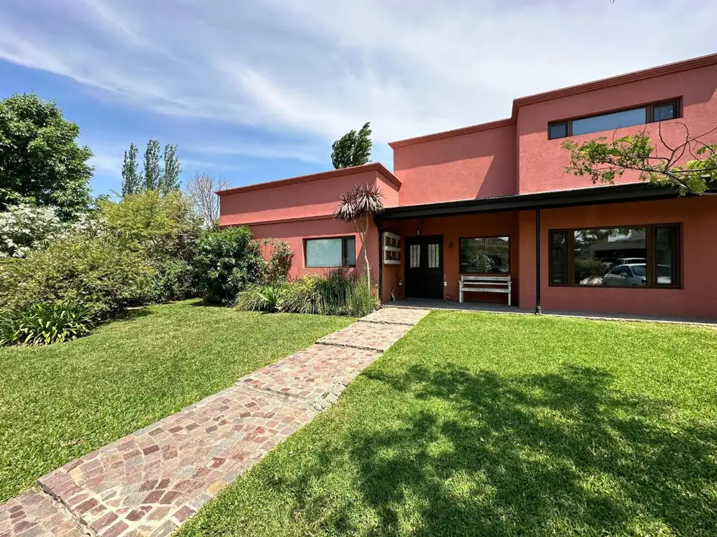 Casa 4 ambientes en venta en Buenos Aires Village