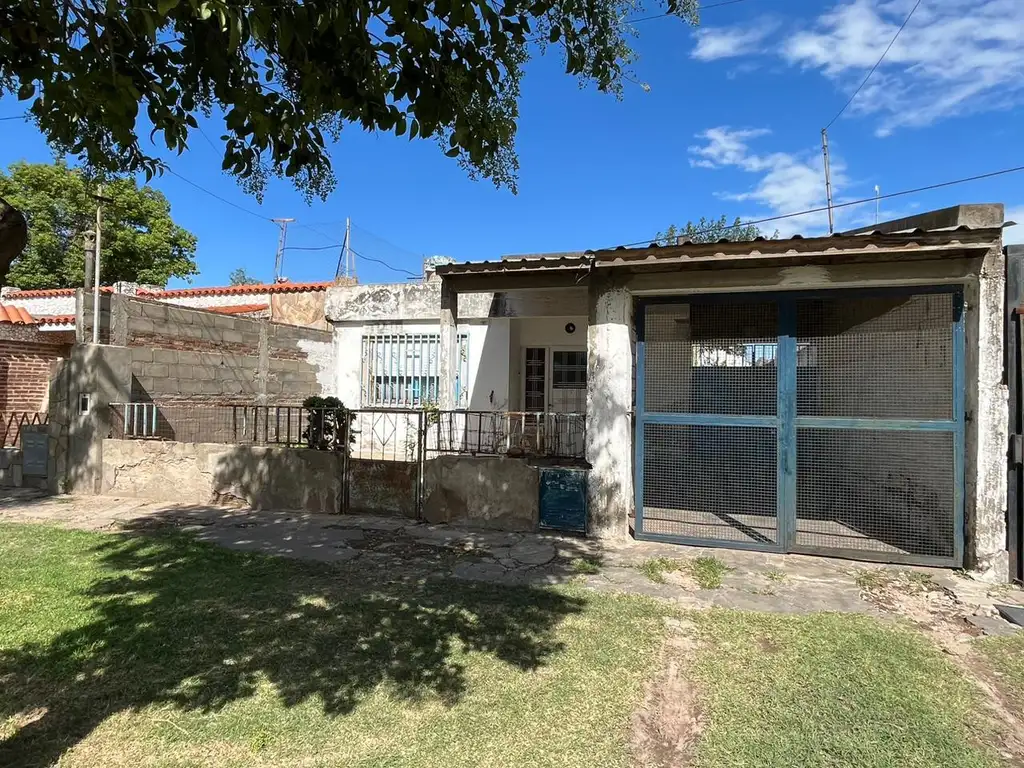 CASA EN VENTA - 17 DE OCTUBRE 850- VILLA GOBERNADOR GALVEZ