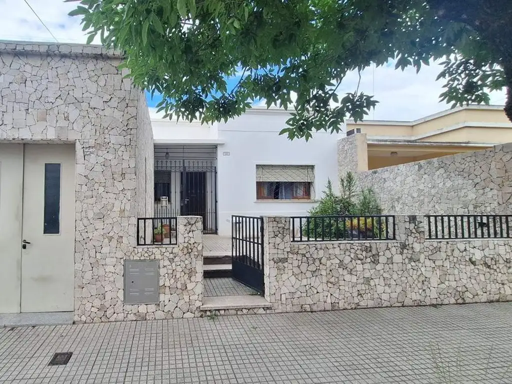 CASA EN VENTA EN PERGAMINO - BARRIO CENTRO